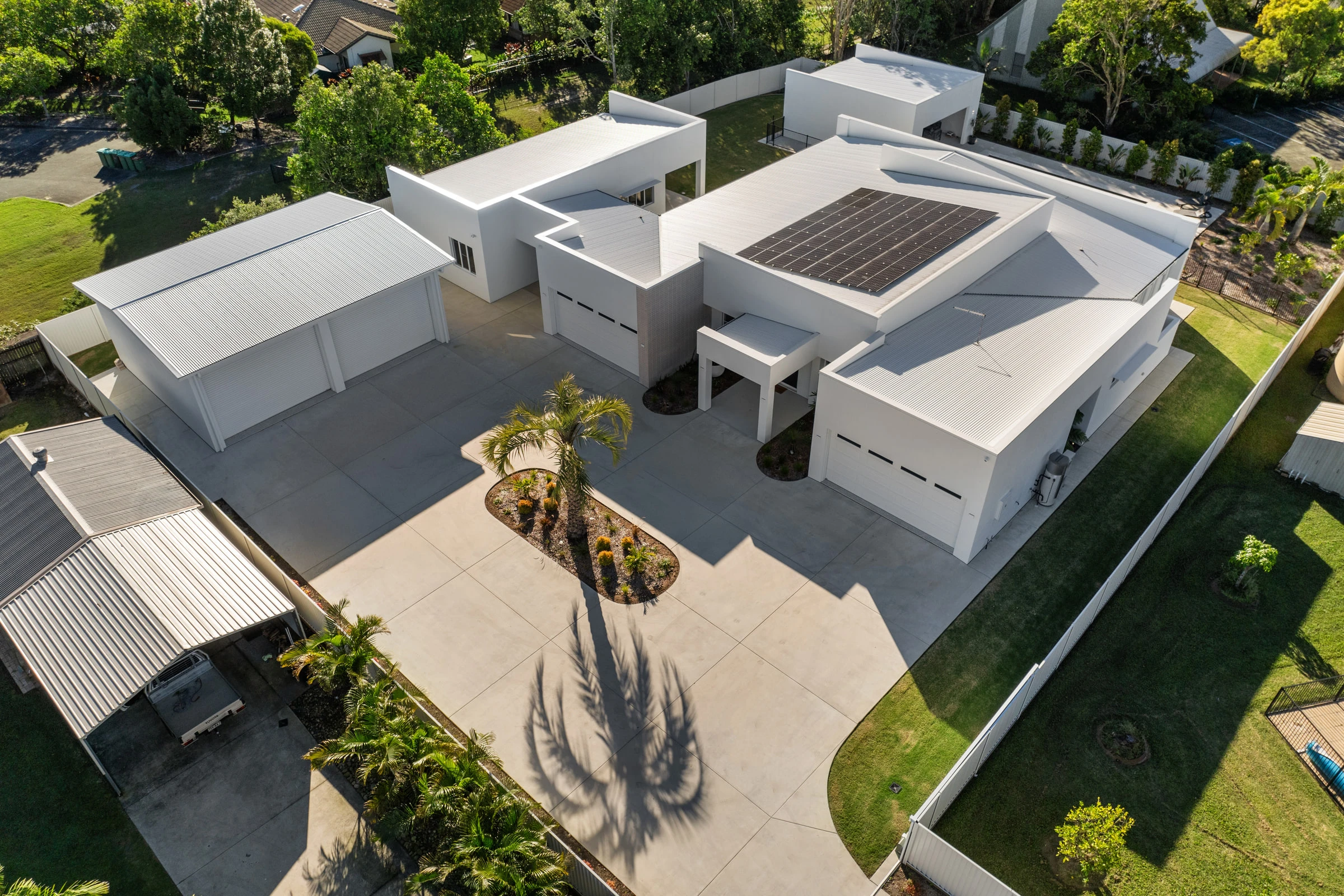 The land: 2,000 m² block, The Hide Away at Little Mountain